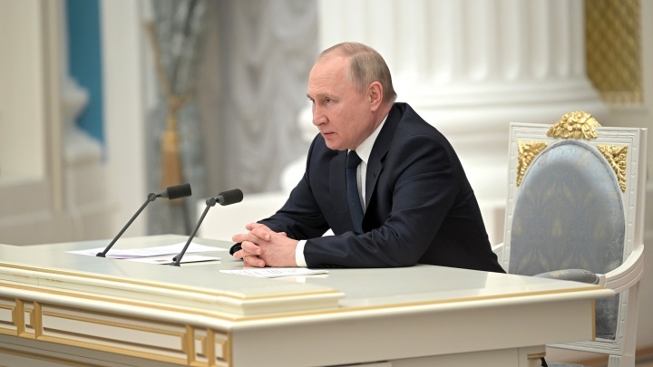 Владимир Путин обязал недружественные страны платить за российский газ рублями