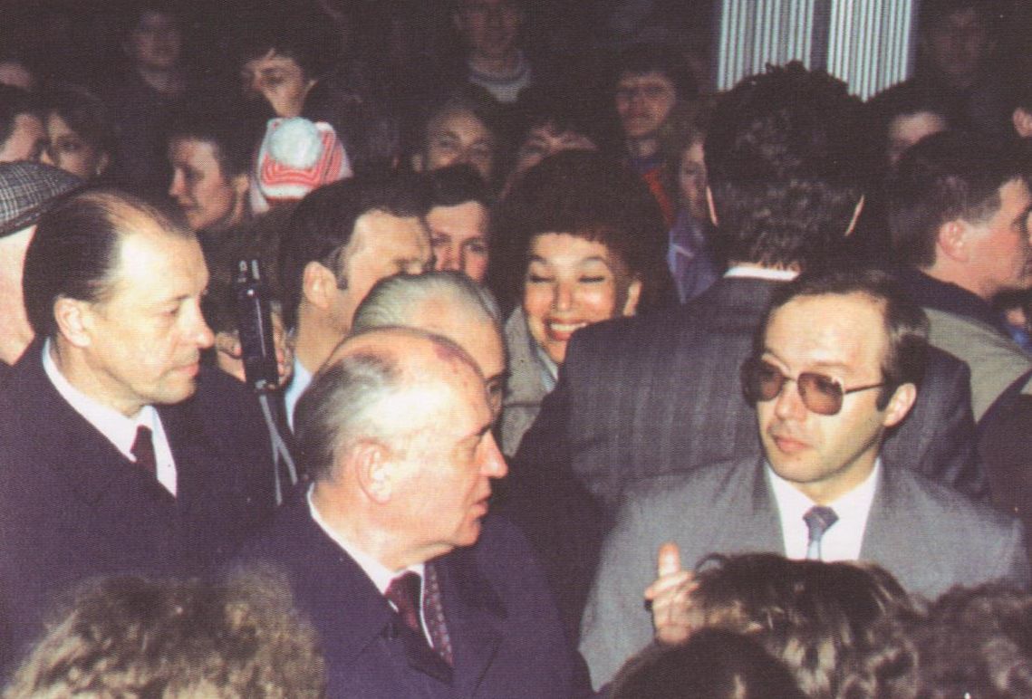 Первый президент СССР Михаил Горбачев и Игорь Ковпак (справа) в «Кировском»