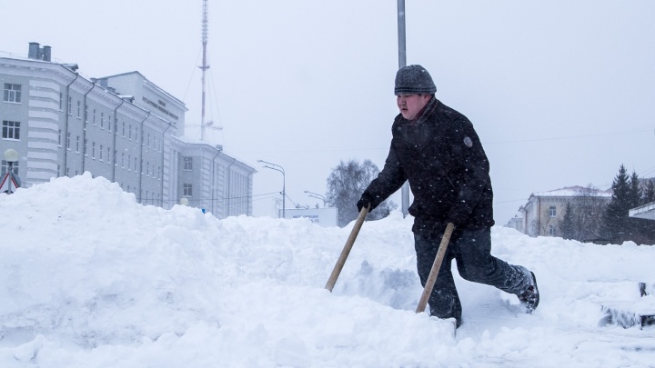 Блогер Варламов сравнил уборку снега в Архангельске и финском Оулу, которые похожи климатом и домами