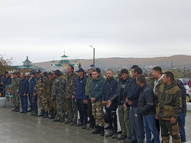 Мобилизованных забайкальцев отправили в учебные центры из посёлка Агинского