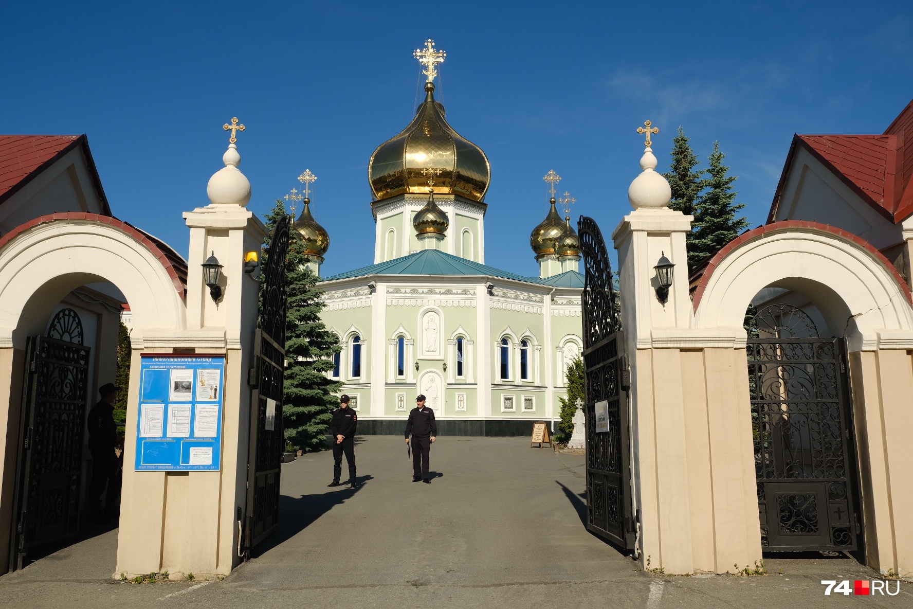 Планируется, что ковчег со святыми мощами побывает в 50 епархиях Русской православной церкви, протяженность маршрута составит около 30 тысяч километров