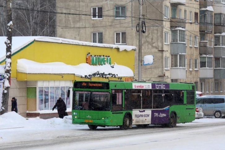 Сейчас <nobr class="_">20-й</nobr> автобус двигается по маршруту «СТЦ "Мега"» (Леруа Мерлен) — «Твардовского»