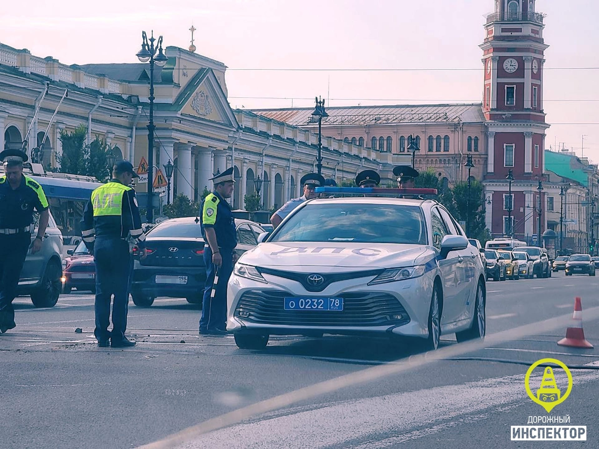 KIA подбила машину ГИБДД на перекрестке Садовой и Невского | 24.08.2022 |  Санкт-Петербург - БезФормата