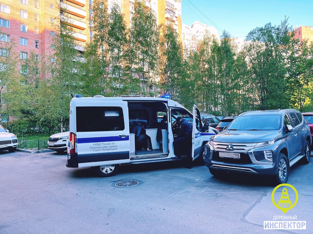 Пьяный угонщик на Яхтенной бросил заправку, машину, перчатки и выбежал навстречу ППС