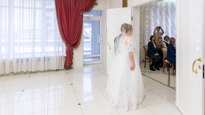 В ЗАГСе рассказали, сколько свадеб пройдет в области в зеркальную дату 22.02.2022