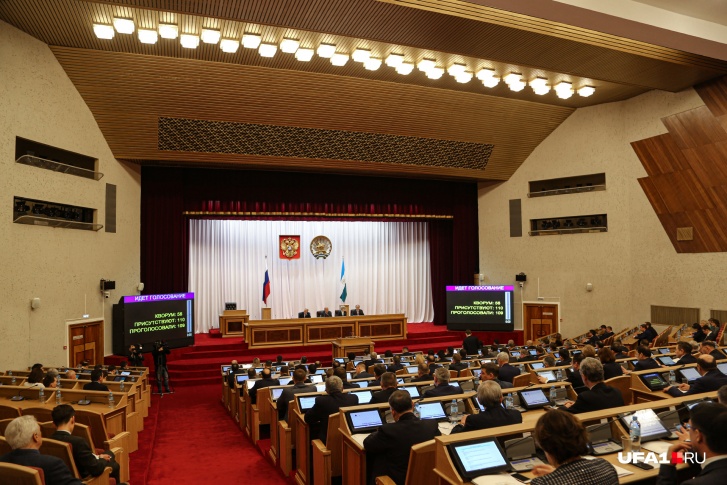 Чиновники осваивают бюджет Чиновники осваивают бюджет