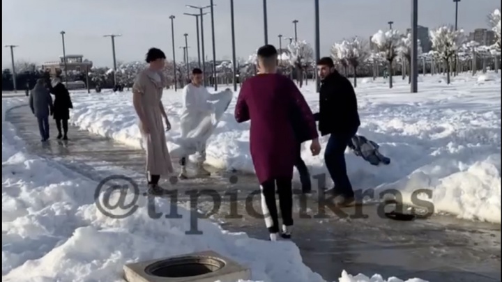 В парке «Краснодар» избили тиктокеров в платьях