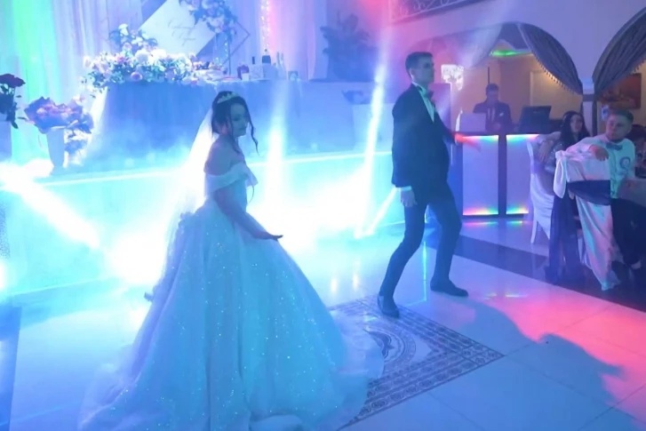 Тот самый зажигательный танец. Полный выпуск смотрите по <a href="https://weddings.friday.ru/videos/s3/e12" class="_ io-leave-page" target="_blank">ссылке</a> Тот самый зажигательный танец. Полный выпуск смотрите по <a href="https://weddings.friday.ru/videos/s3/e12" class="_ io-leave-page" target="_blank">ссылке</a>