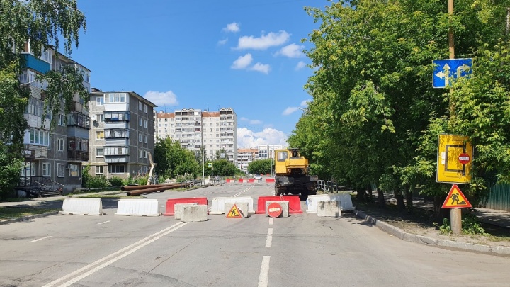 Улицу Криволапова в Кургане перекрыли в районе ТЦ «Пушкинский»