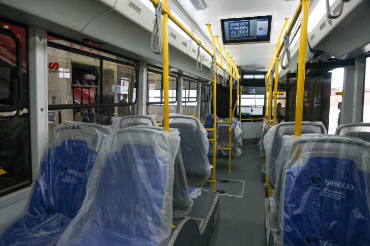 В новом троллейбусе 25 посадочных мест. А всего он рассчитан на 90 пассажиров