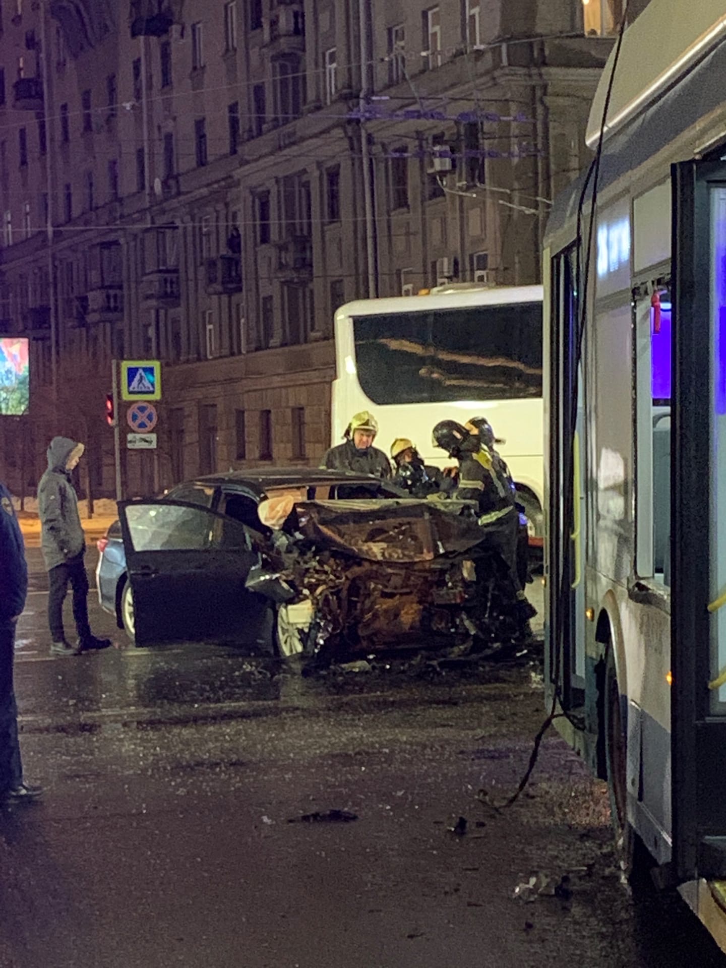 На перекрестке Московского проспекта и Кузнецовской улицы столкнулись  легковушка и троллейбус. Троих госпитализировали | 13.01.2022 |  Санкт-Петербург - БезФормата