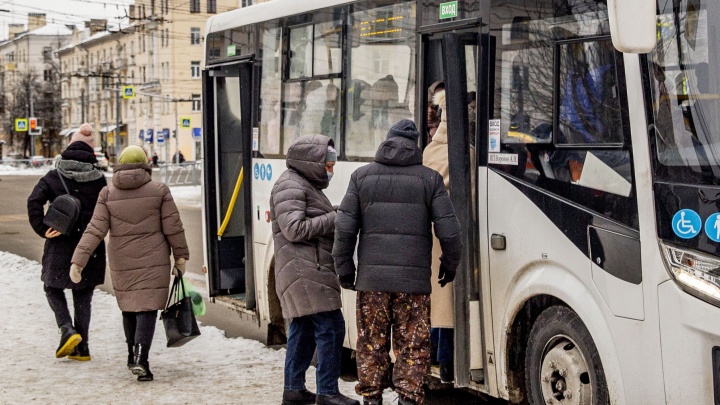 В Ярославле водитель автобуса запер внутри пассажиров и не выпускал на свободу