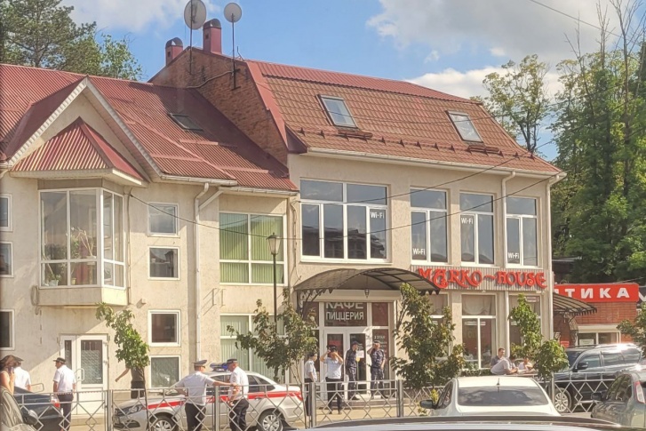 Кафе, где произошло убийство Кафе, где произошло убийство