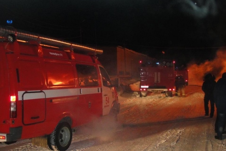 Второй за месяц пожар произошел в расселенных домах в Сургуте