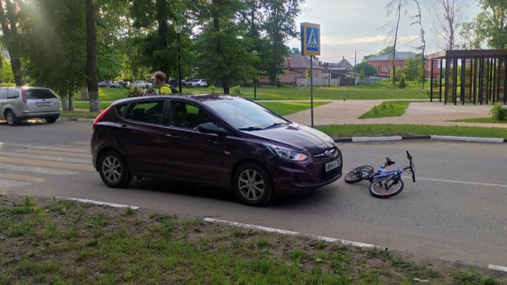 Неожиданно выехал на проезжую часть: в Ярославской области машина сбила ребенка на велосипеде