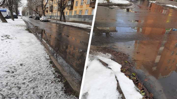 В Архангельске почти полгода не могут устранить утечку на водопроводе в районе улицы Садовой