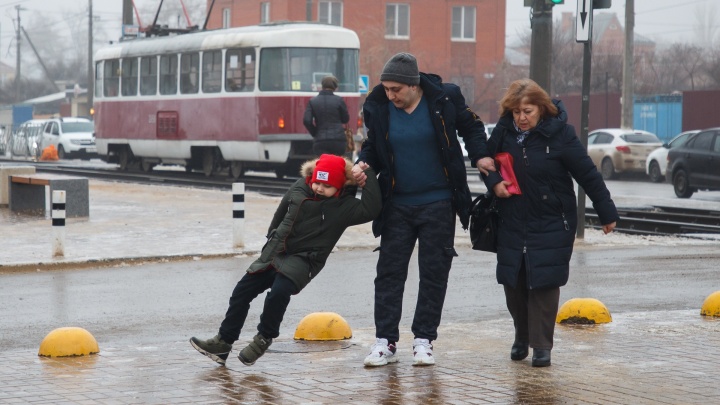 «Едут люди со всех районов»: травмпункты Волгограда собирают покалеченных гололедом