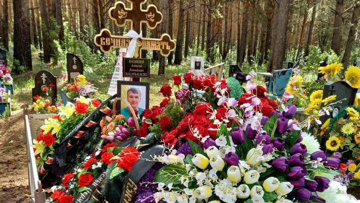 «Это убийство». В Екатеринбурге простились с мужчиной, которого южане зверски избили на Химмаше