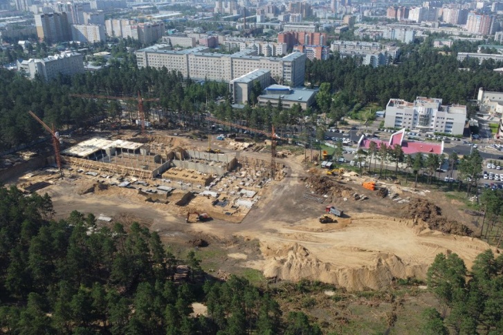 Больницу начали строить в 2022 году Больницу начали строить в 2022 году