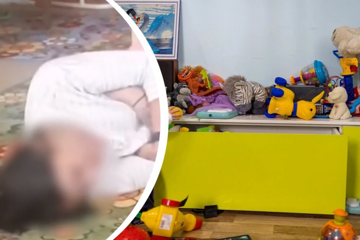 Воспитательница спит на полу во время рабочего дня. Дети ходят вокруг нее