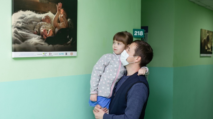 Фотокартины Елены Шумиловой украсили стены детских поликлиник и больниц