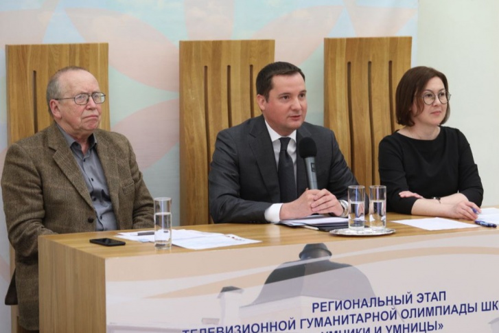 После судейства в Архангельске Юрий Вяземский встретит школьников из Поморья в Москве, на съемках «Умниц и умников» После судейства в Архангельске Юрий Вяземский встретит школьников из Поморья в Москве, на съемках «Умниц и умников»