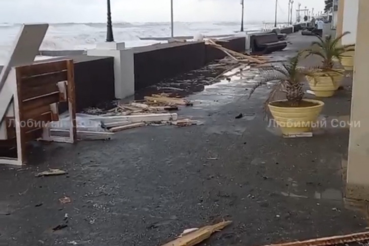 Пляжные территории пострадали от урагана