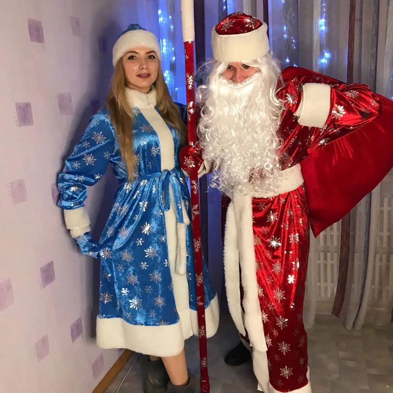 Перед Новым годом Юлия запускает на «Авито» услугу поздравлений от Деда Мороза и Снегурочки