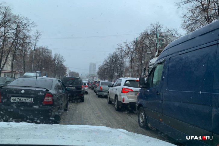 Уфимец попал в пробку на улице 50 лет СССР Уфимец попал в пробку на улице 50 лет СССР