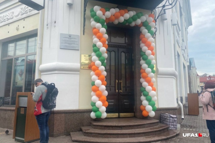 В Уфе уже начала работу сеть, которая открылась вместо «Макдоналдса» В Уфе уже начала работу сеть, которая открылась вместо «Макдоналдса»