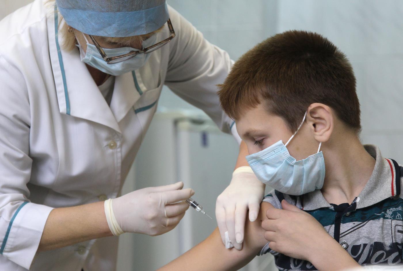 Полная инструкция по вакцинации детей в Петербурге — с телефонами, адресами, без нажима и QR-кодов