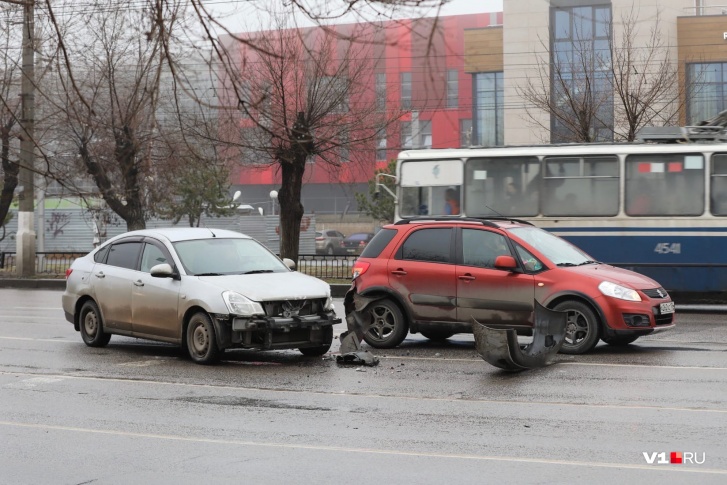 Два ДТП произошли на небольшом участке Первой Продольной Два ДТП произошли на небольшом участке Первой Продольной