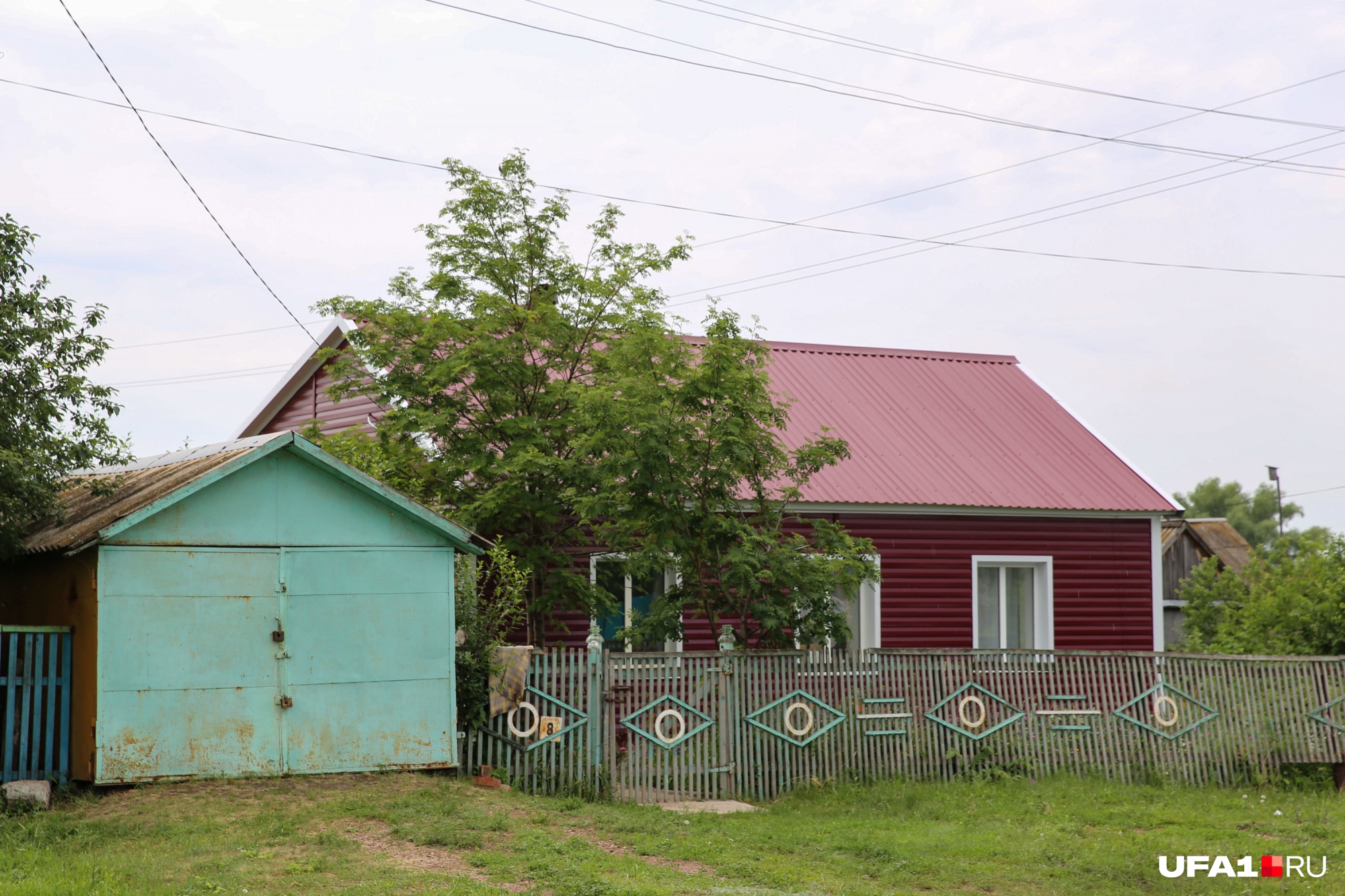 В этом доме живет двоюродный брат Шатунова с женой и сыном