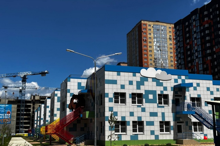 Не все краснодарцы могут водить своих детей в школу, расположенную в соседнем дворе Не все краснодарцы могут водить своих детей в школу, расположенную в соседнем дворе