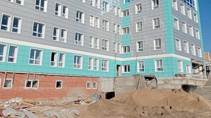 «Готовность здания — 90%»: детскую поликлинику в Заозерном сдадут в третьем квартале