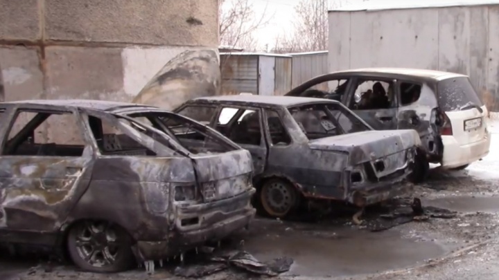 «Просто игрался»: в Центральном округе пьяный омич спалил четыре машины