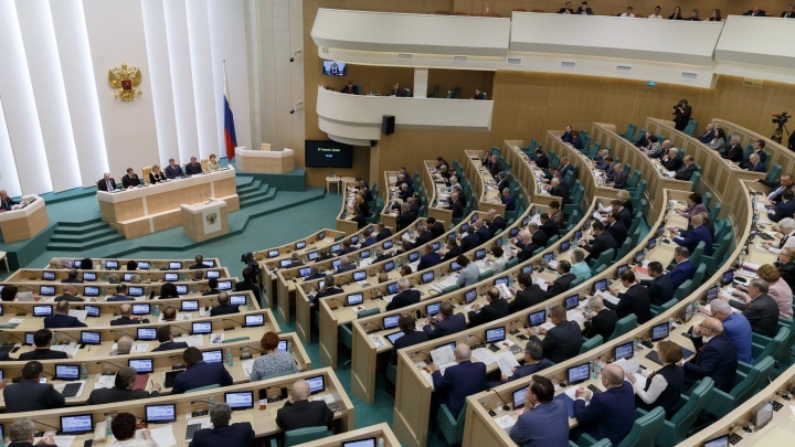 Сенаторы от Югры попали под санкции Великобритании за одобрение независимости ЛНР и ДНР
