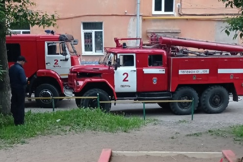 «В подвале стояли баллоны с пропаном»: в Перми во время пожара в доме ограбили ювелирный магазин
