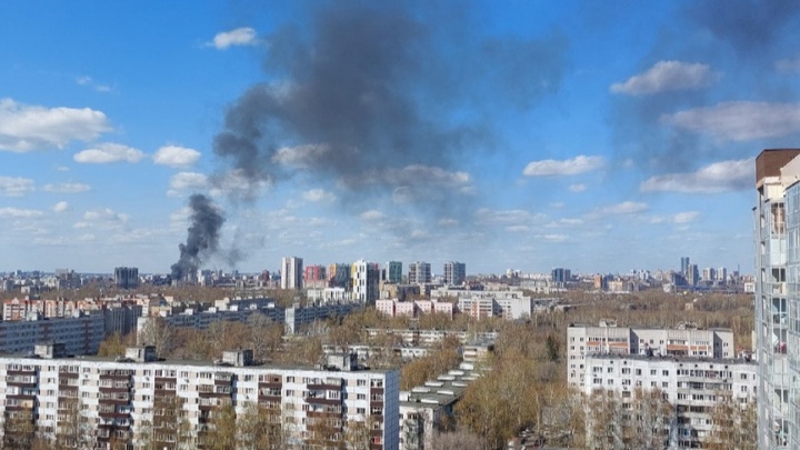 В Казани горит строящийся дом. Публикуем видео
