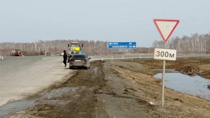 Водитель Mercedes погиб в ДТП с грузовым автомобилем на трассе под Новосибирском