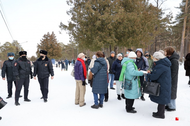 Митинг в парке Гагарина «яблочники» не согласовывали, говорят, что площадка возле летней эстрады этого не требует, если участников не более 100