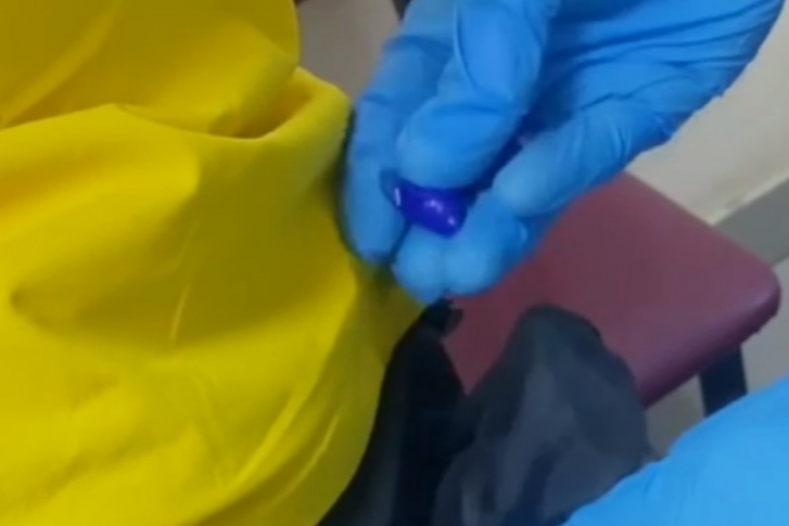 Молодого человека задержали и сразу повезли в отделение. Там у него нашли закладки Молодого человека задержали и сразу повезли в отделение. Там у него нашли закладки