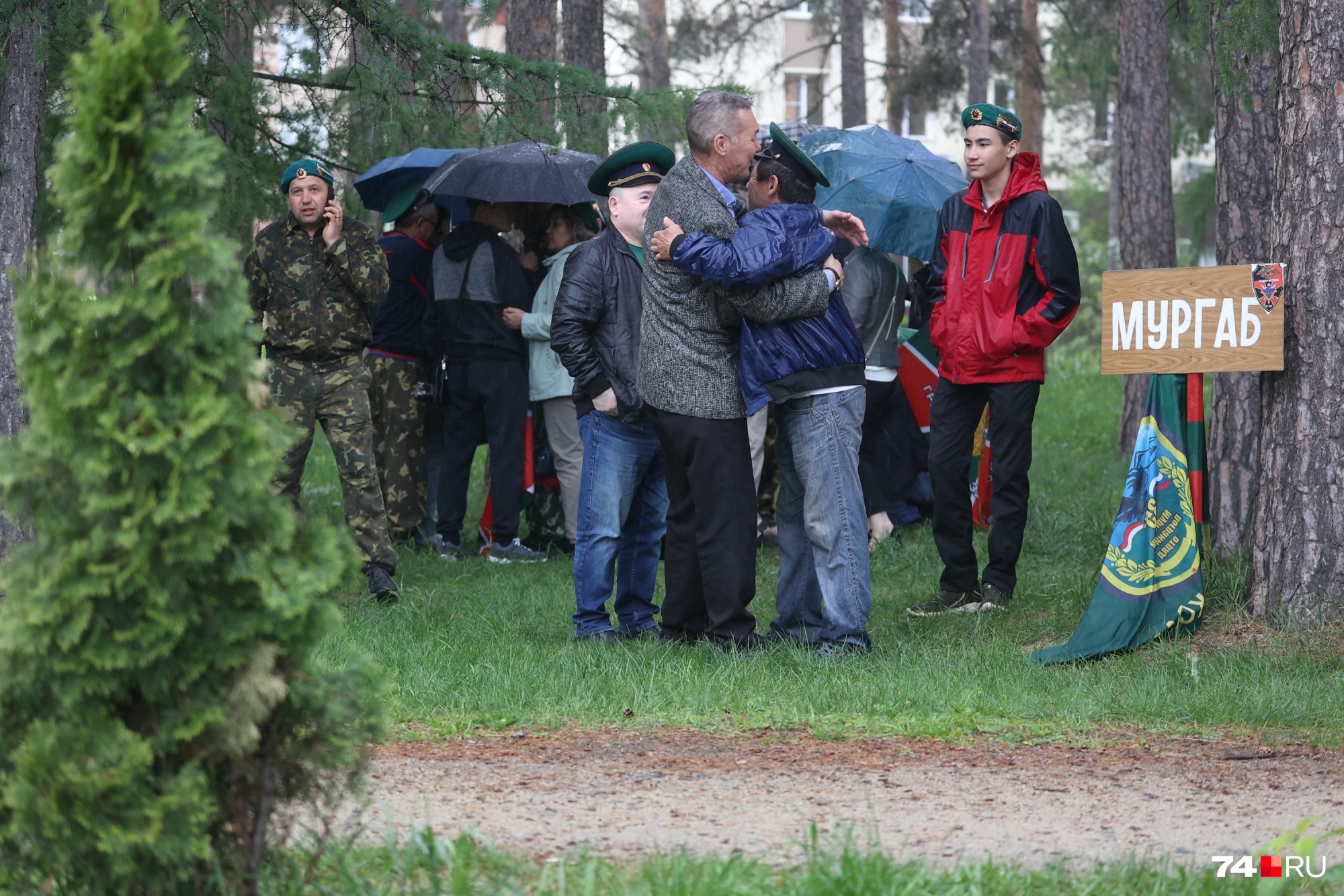 Именно здесь можно было встретить сослуживцев Именно здесь можно было встретить сослуживцев