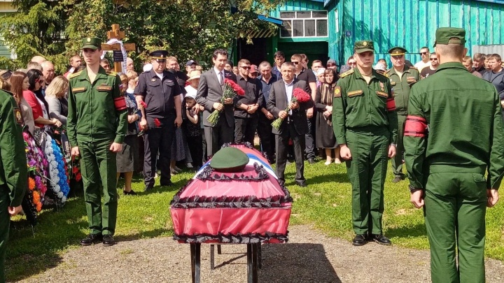 Не дожил до дня рождения всего 2 недели: в Татарстане похоронили военного, погибшего на Украине