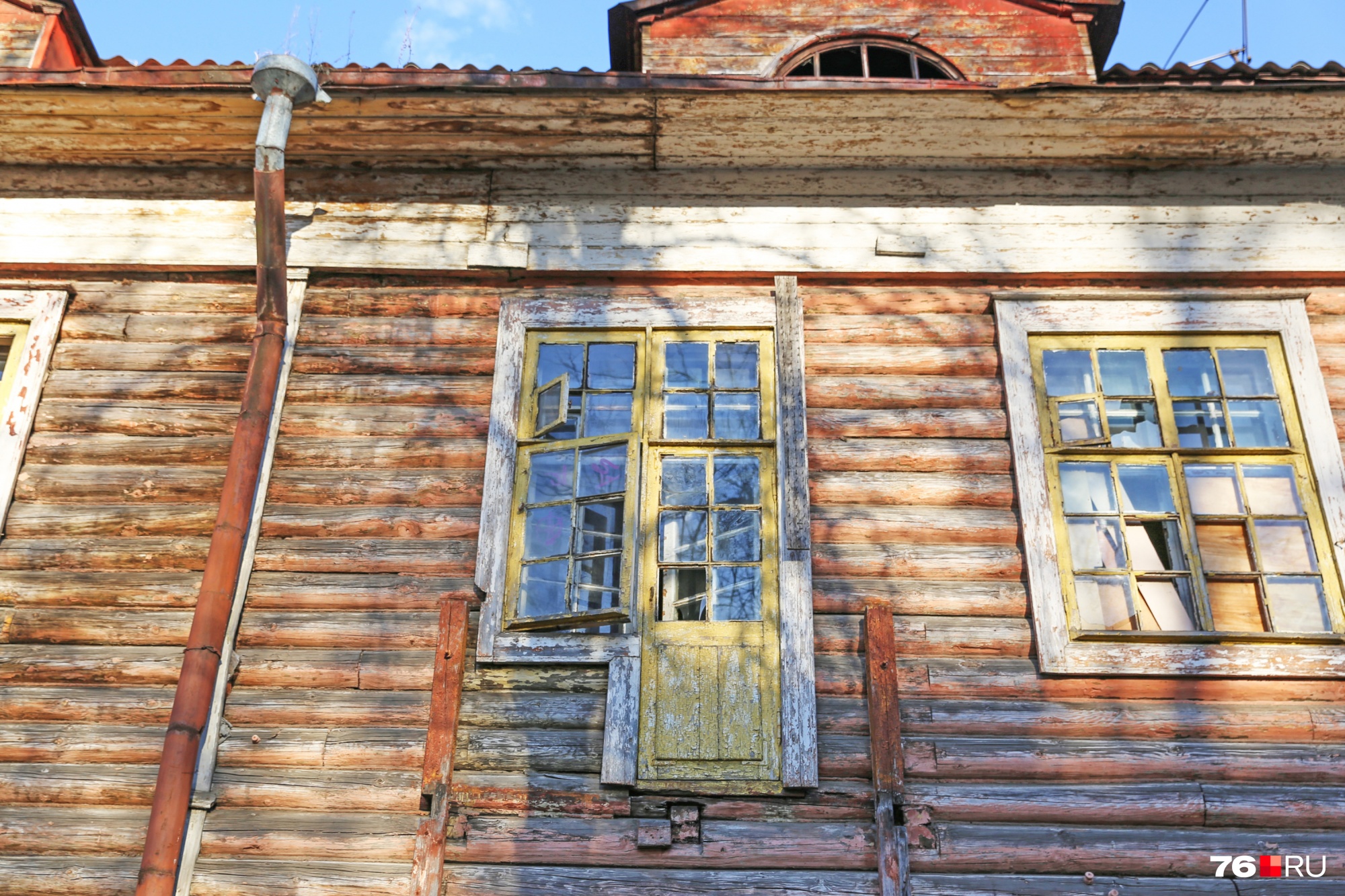И тут тоже вроде должен быть балкон. Володарского, 52 И тут тоже вроде должен быть балкон. Володарского, 52