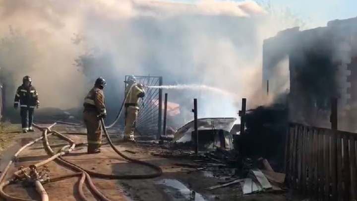 «С домом сгорел хозяин»: в Ярославском районе случился крупный пожар