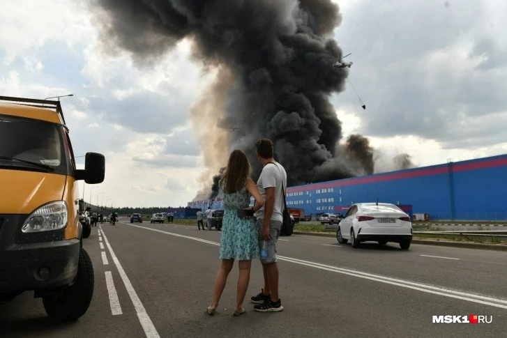 В среду 3 августа в Подмосковье сгорел склад Ozon В среду 3 августа в Подмосковье сгорел склад Ozon