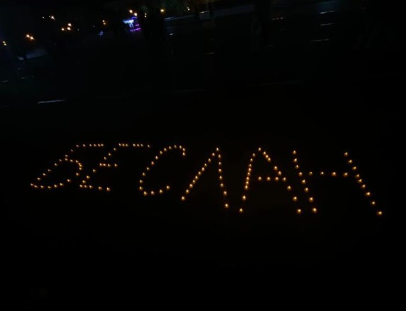 Активисты зажгли 300 свечей на площади в Чите в память о Беслане