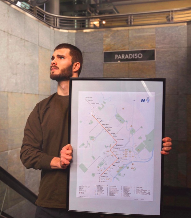 Александр Радионов со схемой туринского метро