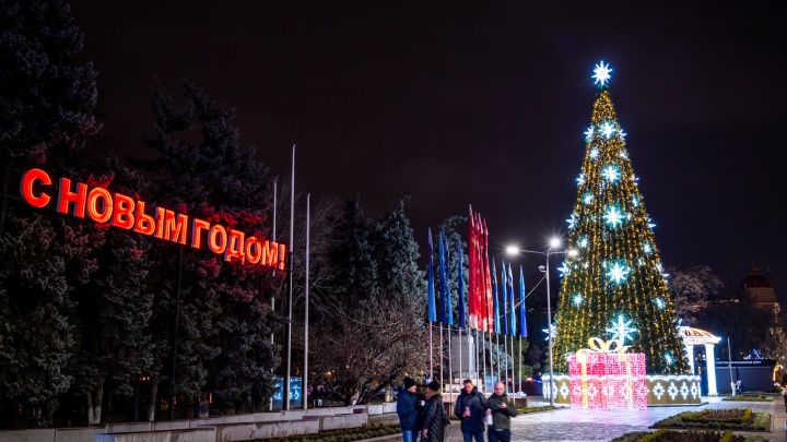 В Ростове вновь изменили время новогодней программы: праздник продлится до боя курантов